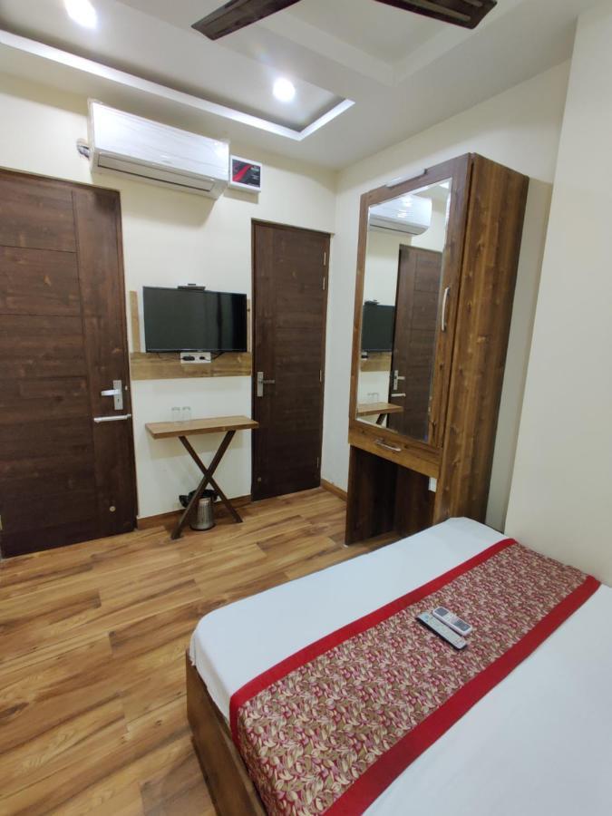 Hotel 56 - 200 Meter From Golden Temple Amritsar Zewnętrze zdjęcie